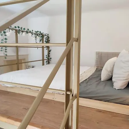 Апартаменты Calm Flat With A Private Terrace