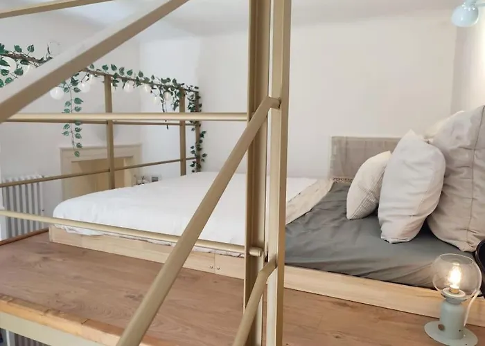 Апартаменти Calm Flat With A Private Terrace