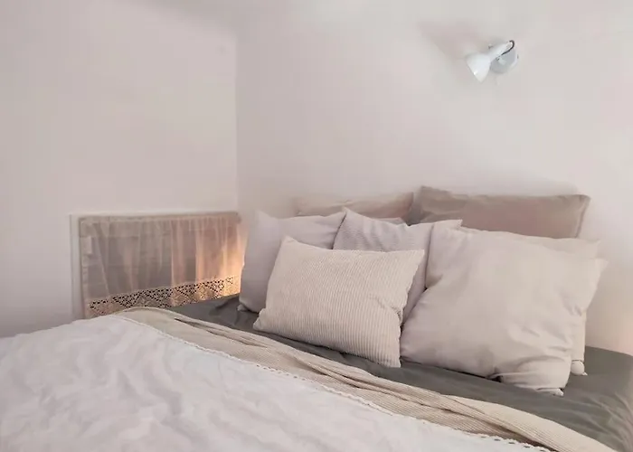 Calm Flat With A Private Terrace Апартаменти *